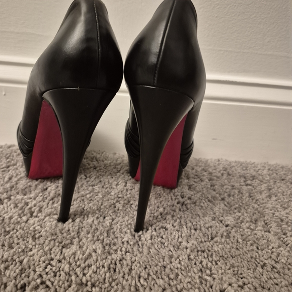 Christian Louboutin Aborina Peep-Toe. - Picture 5 of 5